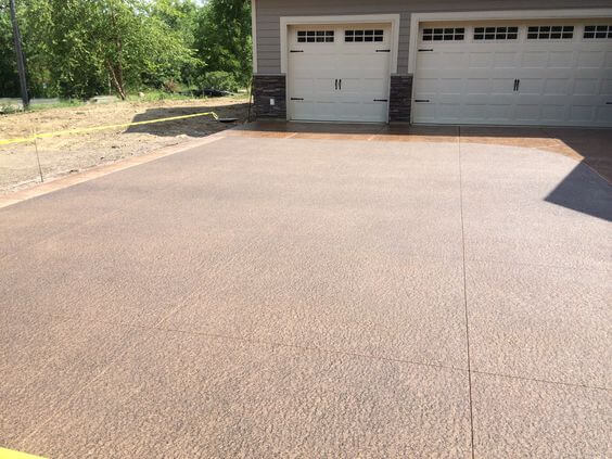  4 Garage Cleaning Tips for a Sparkling Driveway