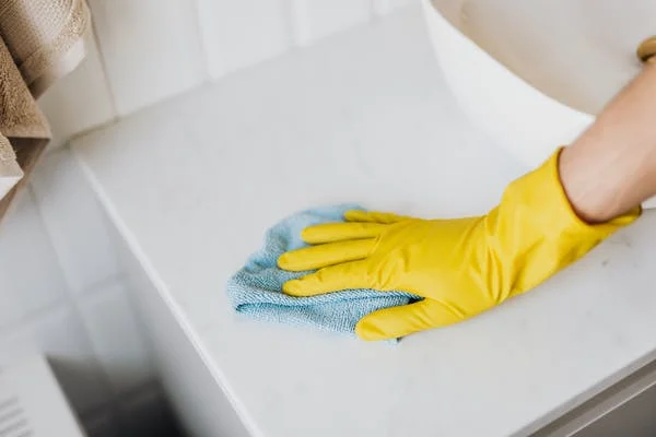 cleaning marble surfaces
